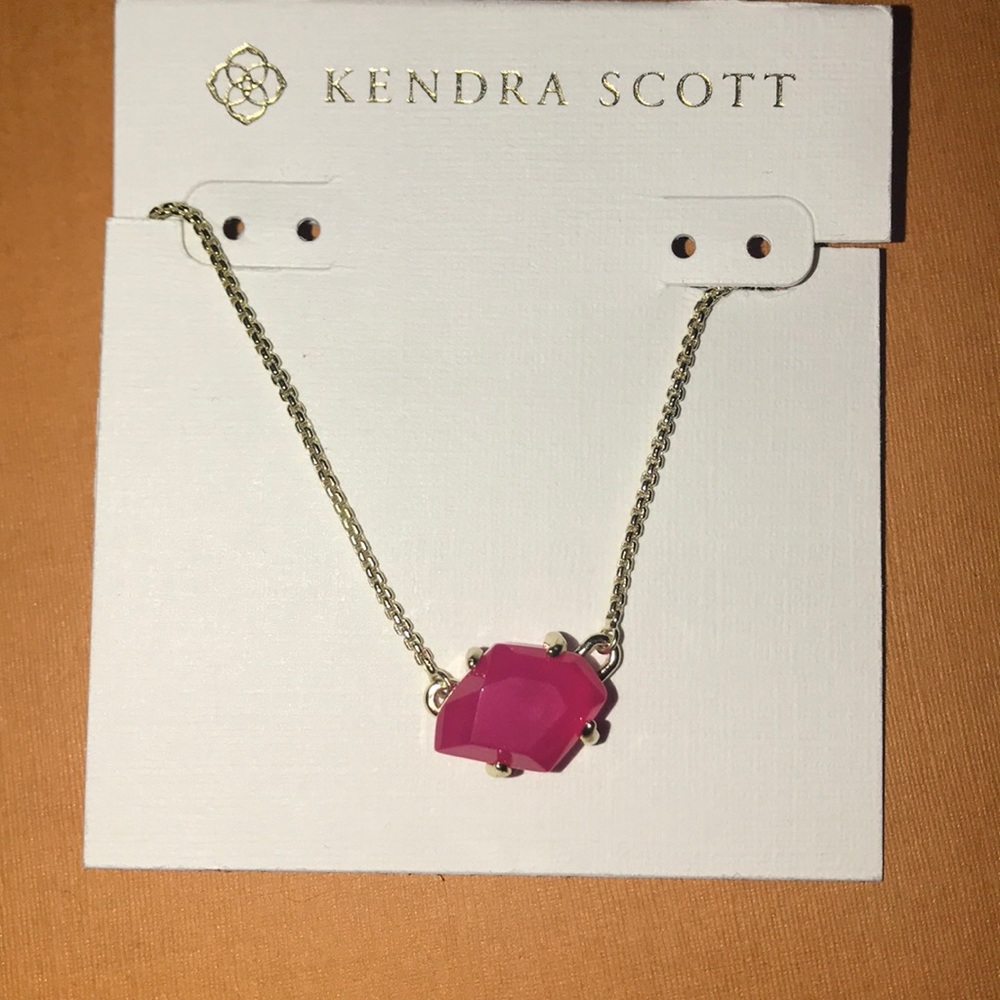 !!SOLD!! NWT Kendra Scott Necklace